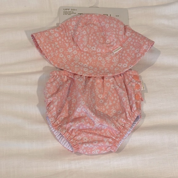 Tahari Other - Nwt Tahari swim diaper and hat 18m